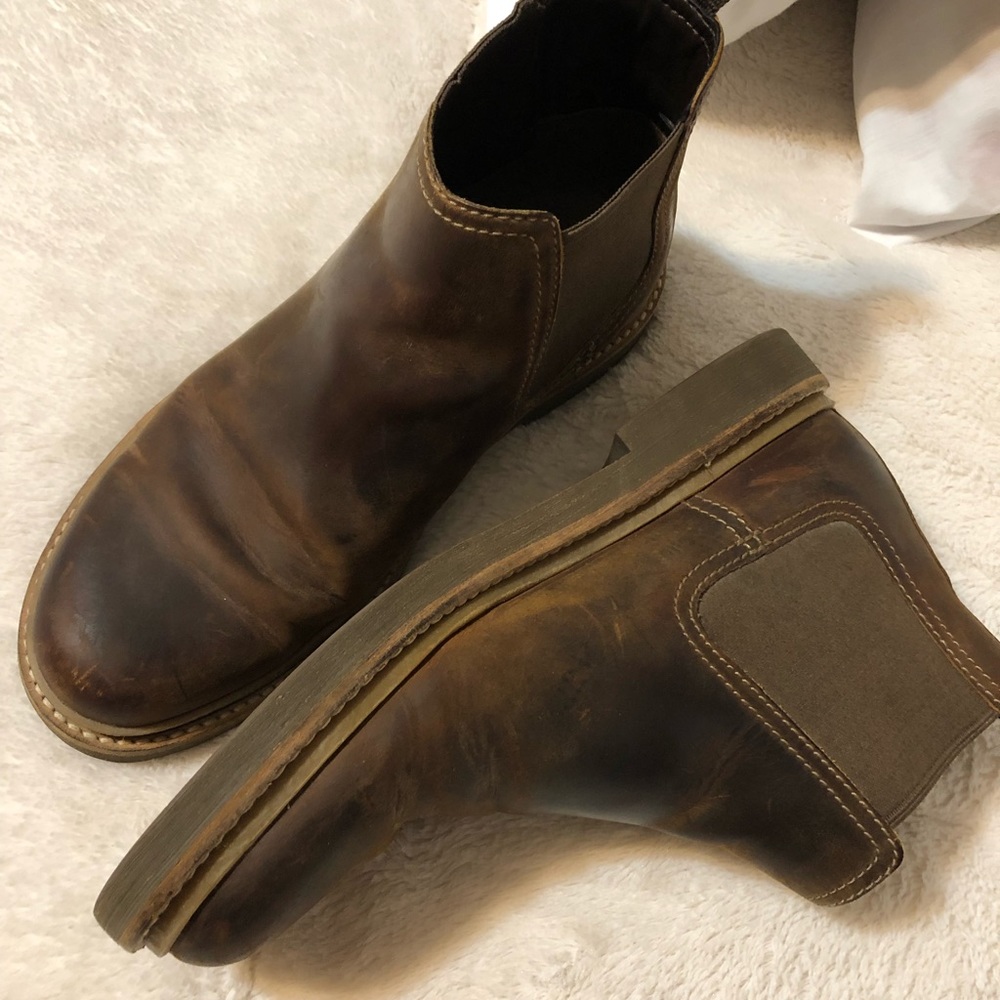 Clarks Men’s pull on leather Boots 🥾